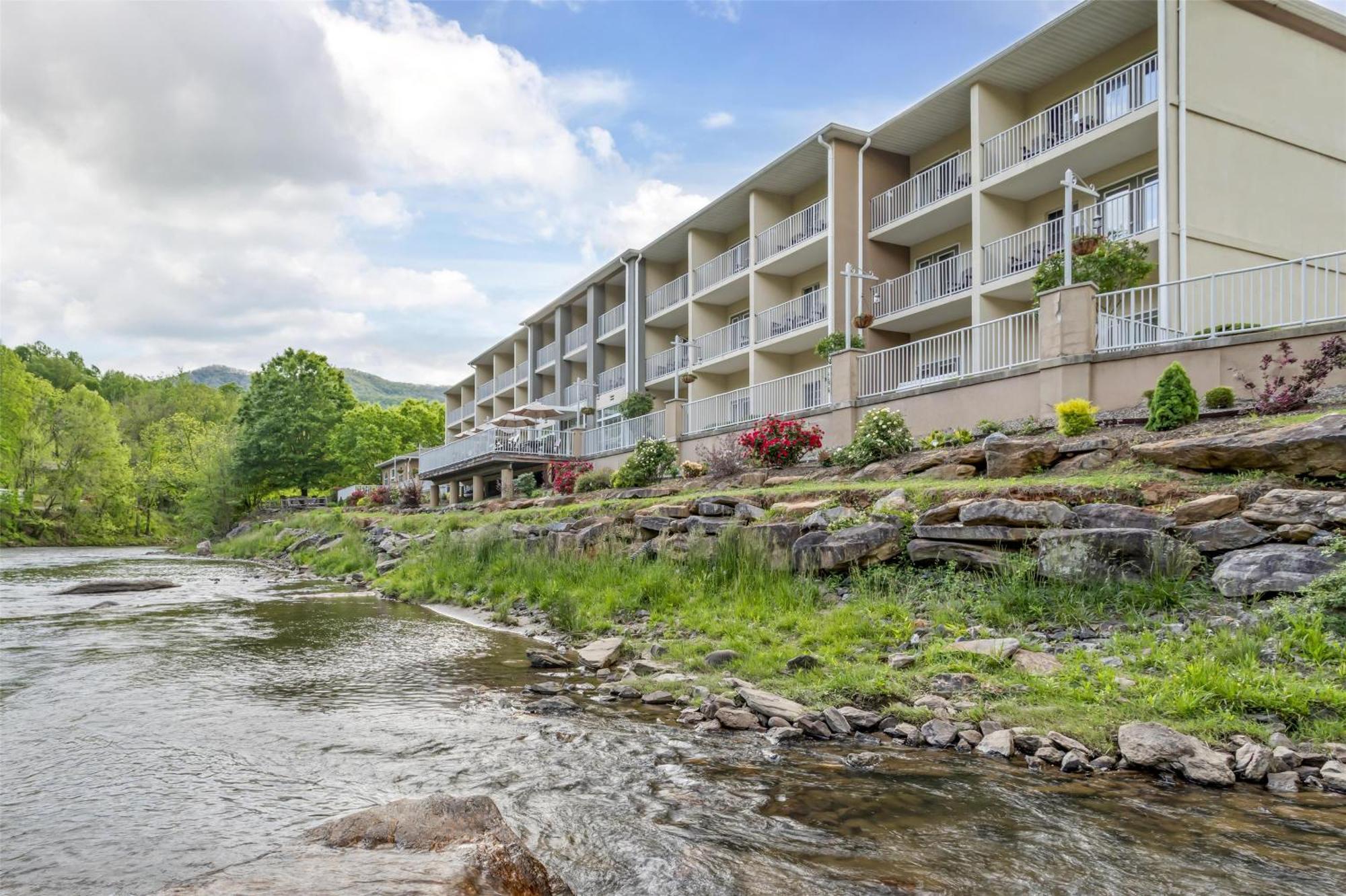 Best Western Plus River Escape Sylva / Dillsboro Exterior foto
