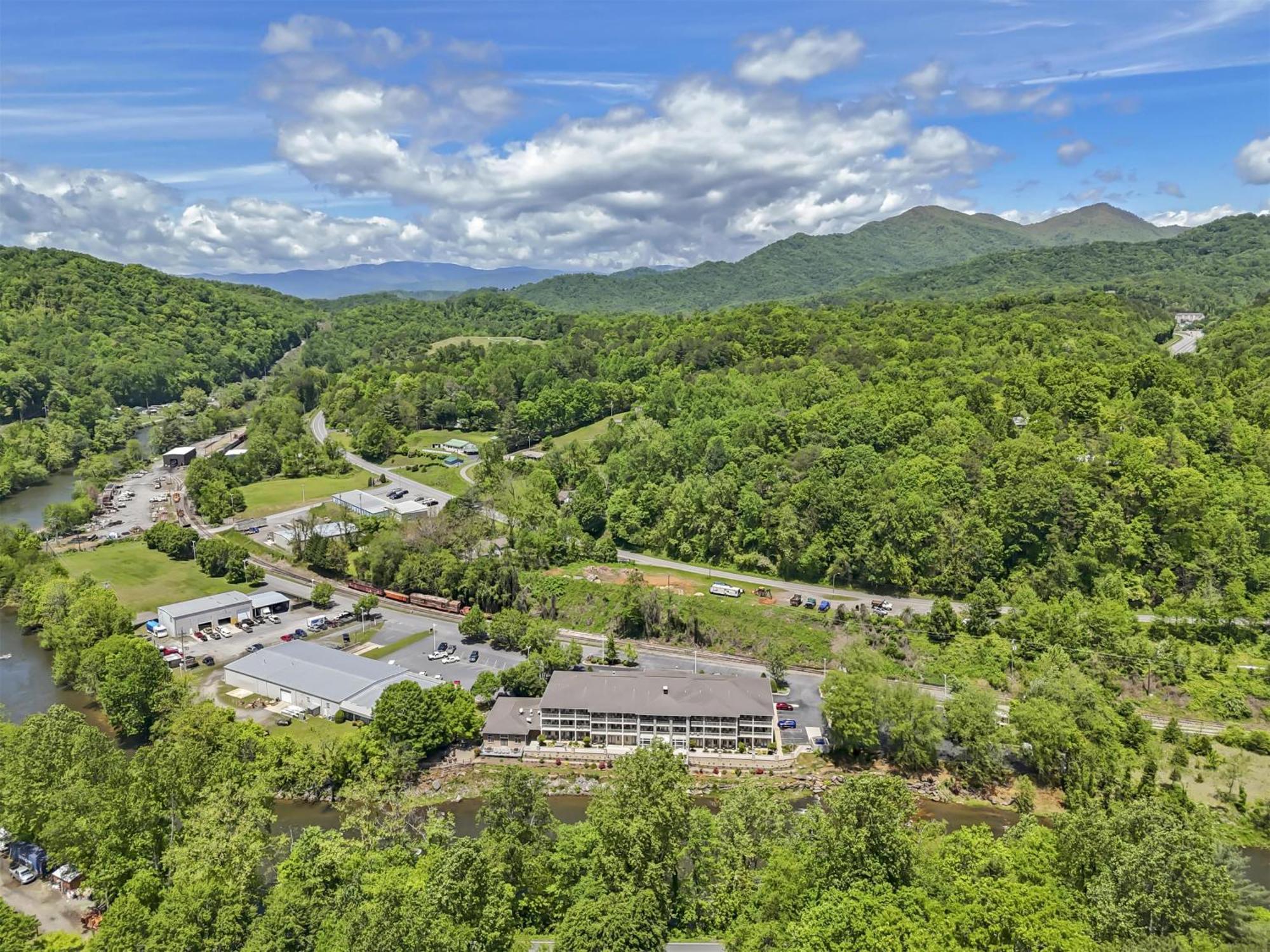Best Western Plus River Escape Sylva / Dillsboro Exterior foto