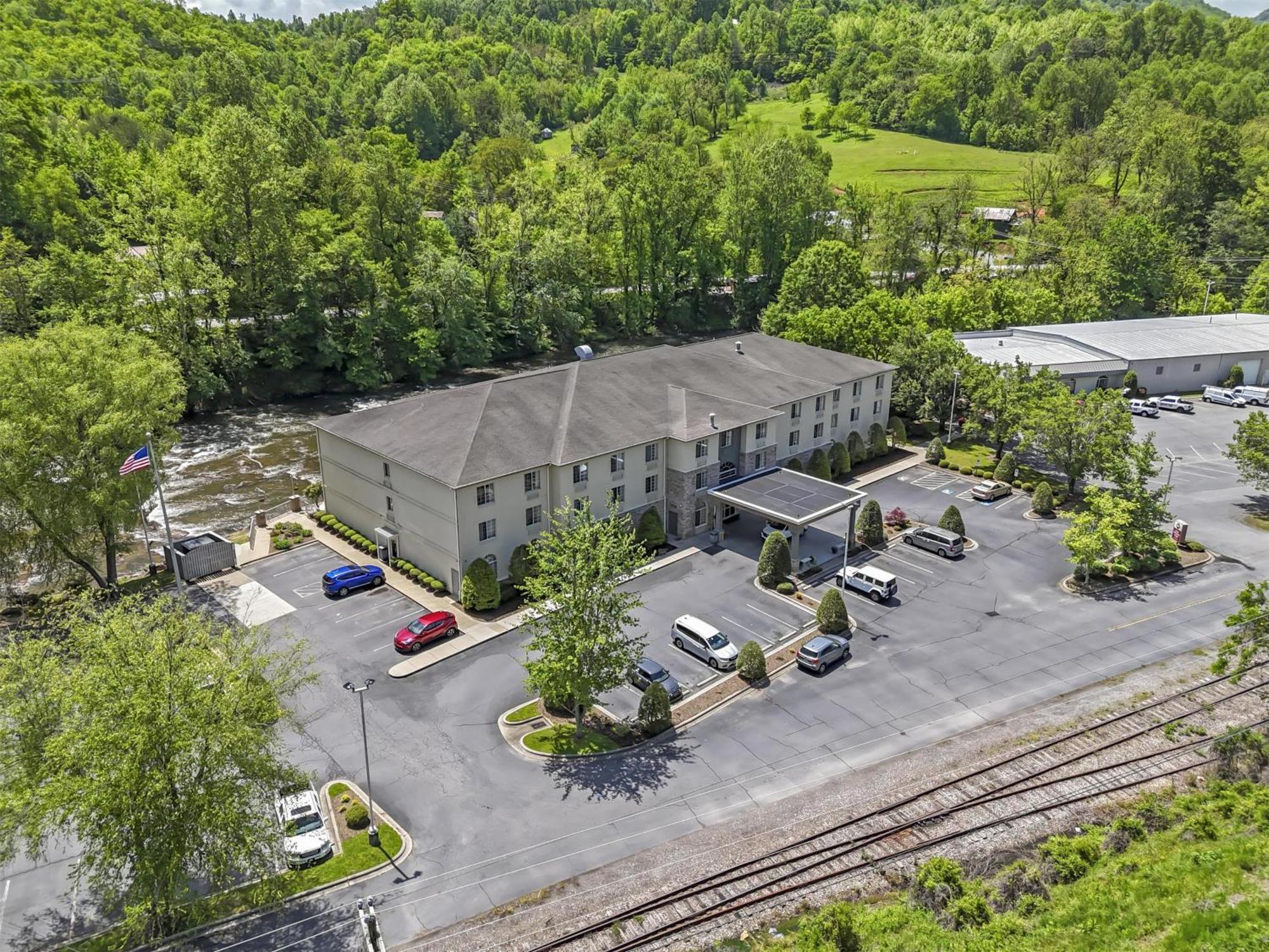 Best Western Plus River Escape Sylva / Dillsboro Exterior foto