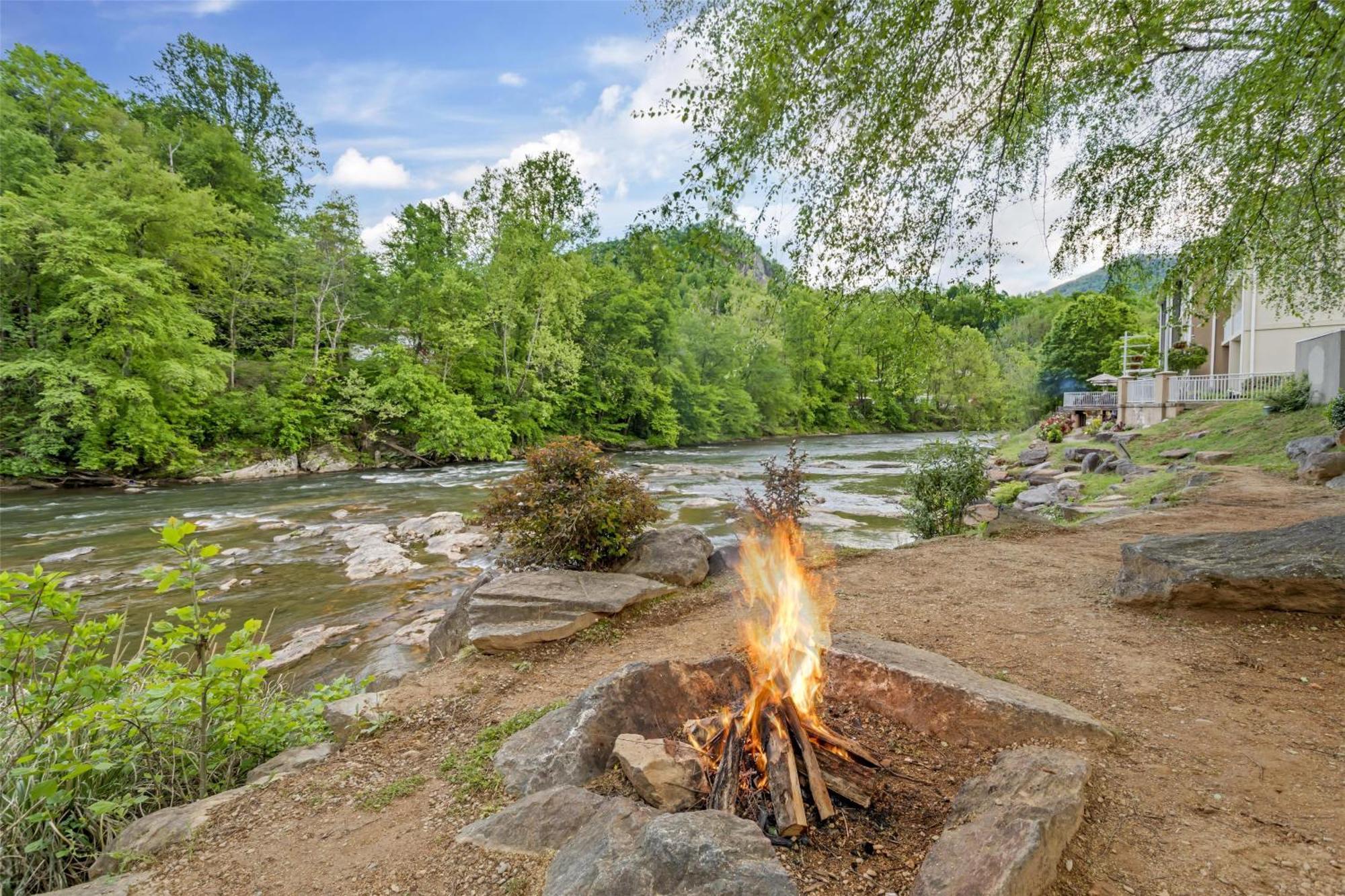 Best Western Plus River Escape Sylva / Dillsboro Exterior foto
