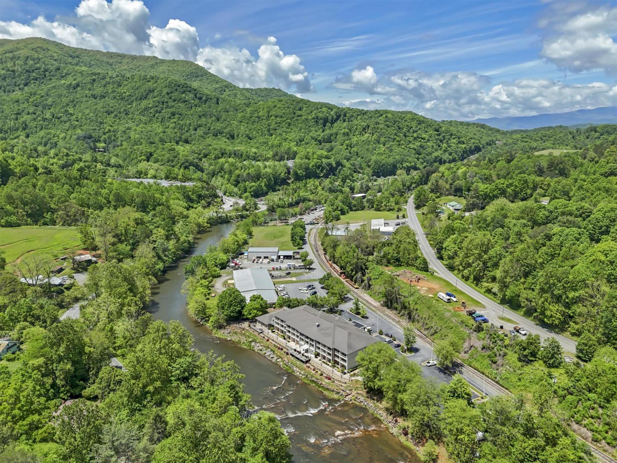 Best Western Plus River Escape Sylva / Dillsboro Exterior foto